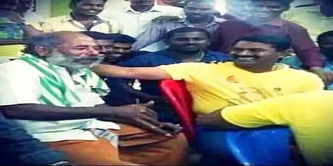 "எல்லோரோடும் இனிமையாகப் பேசிப் பழகுபவர் தவசி மாமா" - சீமான் உருக்கம்