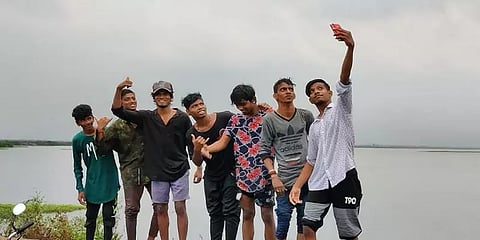 நிரம்பிவரும் செம்பரம்பாக்கம் ஏரி - ஆபத்தை உணராமல் செல்பி எடுக்கும் இளைஞர்கள்