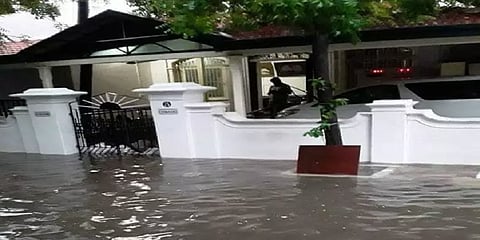 நிவர் புயல்: சென்னையில் உள்ள கருணாநிதியின் இல்லத்தில் புகுந்த மழைநீர்