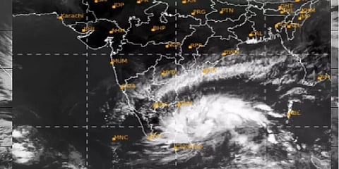 முன்னெச்சரிக்கை தீவிரம்: கடலூரில் முகாம்களில் தங்கவைக்கப்பட்ட 3000 பேர்!