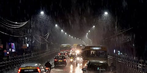 நிவர் புயல்: சென்னைக்கான உதவி எண்கள் அறிவிப்பு