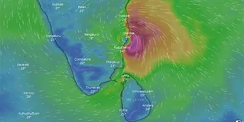 நிவர் புயல் Updates: நிவர் புயல் முழுவதுமாக கரையை கடந்தது!