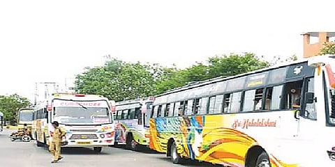 விழுப்புரம்: அரசின் உத்தரவை மீறிய தனியார் பேருந்துகள்!