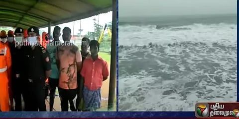 8 ஆயிரம் மின்கம்பங்கள் தயார்... நிவர் புயல் பயணிக்கும் பாதையில் கடலூர்.. நிலைமை என்ன?