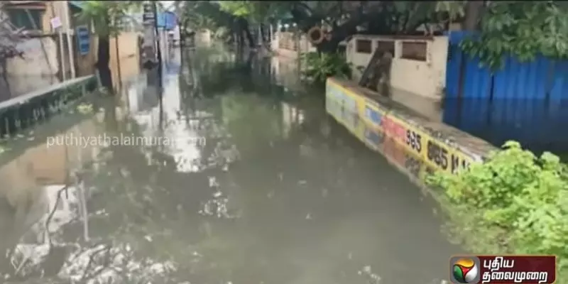 வேளச்சேரியா? வெள்ள ஏரியா? கனமழையில் மிதக்கும் அவலம்