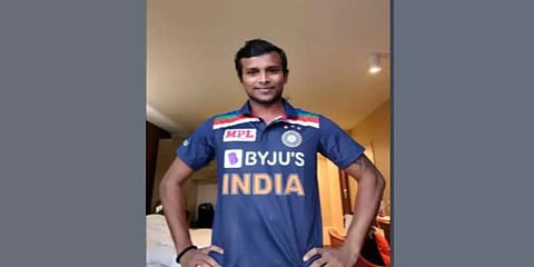 இந்திய ஜெர்சியில் மாஸாக போஸ் கொடுத் ‘யார்க்கர்’ நடராஜன்