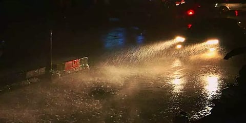 85 கி.மீ தொலைவில் நிவர் புயல் : புதுச்சேரியில் வெளுத்து வாங்கும் மழை