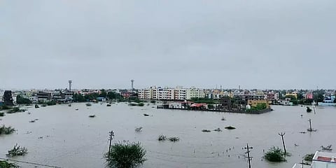 நிவர் புயல் Live Updates: உயிர் சேதம் குறைவு, பொருட் சேதம் இல்லை - முதல்வர் பேட்டி