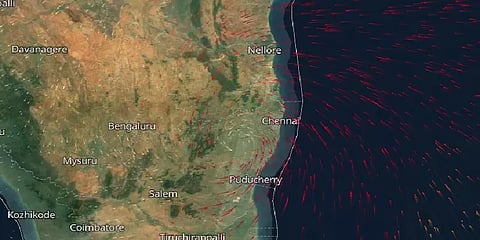 புதுச்சேரியில் இருந்து 50கிமீ வடமேற்கு நிலப்பகுதியில் நிவர்.!