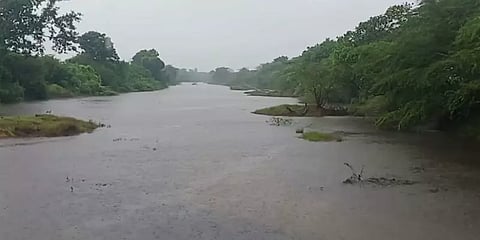 நிவர் புயல் தாக்கம்: மரக்காணத்தில் தற்போதைய நிலவரம் என்ன?