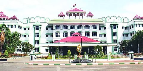 தமிழ்நாட்டில் தமிழ்மொழியை கற்கக்கூடாதா? -உயர்நீதிமன்ற நீதிபதிகள் சரமாரி கேள்வி