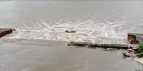 பாலாற்றில் வெள்ள அபாயம்... பாதுகாப்பான இடங்களுக்குச் செல்ல பொதுமக்களுக்கு எச்சரிக்கை