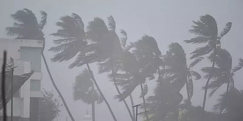 கடைசி வரை பரபரப்பு... அடுத்தடுத்து ட்விஸ்ட் கொடுத்து குழப்பிய நிவர்!