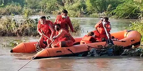 ஆற்றில் சிக்கி பரிதவித்த பெண்: பத்திரமாக மீட்டு கரைசேர்த்த பேரிடர் மீட்பு படையினர் -வீடியோ