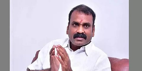 ஆகம விதிகளை மீறிய எல்.முருகன்: கோயில் நிர்வாகம் தரப்பில் புகார்!