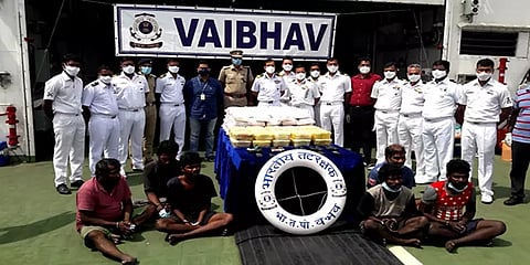 தூத்துக்குடி: துப்பாக்கிகள்..சேட்டிலைட் போன்.. ரூ.500கோடி போதைப் பொருளுடன் சிக்கிய படகு!