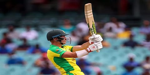 வார்னர், ஆரோன் பின்ச் அரை சதம்: பவுலிங்கில் திணறும் இந்தியா