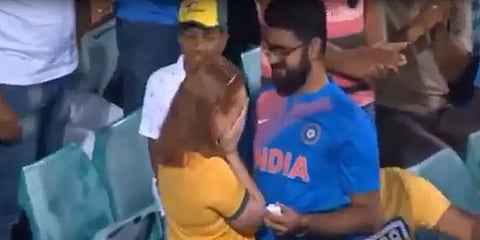 புரபோஸ் செய்த இந்திய இளைஞர்; ஓகே சொன்ன ஆஸ்திரேலிய பெண் - IndVsAus மேட்ச்சில் ருசிகரம்