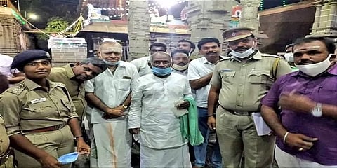 கார்த்திகை தீபத் திருவிழா - திருவண்ணாமலை கோயிலில் இளையராஜா சாமி தரிசனம்