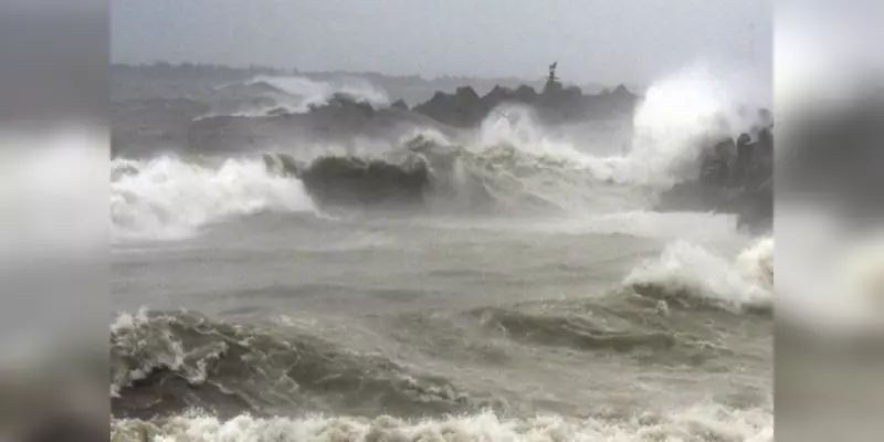 உருவானது புயல் சின்னம்... கரை திரும்பாத மீனவர்களை மீட்க உறவினர்கள் கோரிக்கை