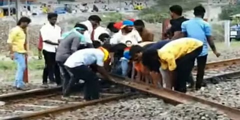 “வன்னியர் சங்கத்திற்குத் தடை விதிக்க வேண்டும்” - உயர் நீதிமன்றத்தில் முறையீடு