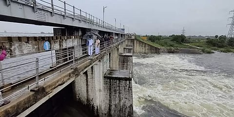 செம்பரம்பாக்கம் ஏரியில் நீர் திறப்பு அதிகரிப்பு: அடையாற்றில் கரைபுரண்டு ஓடும் வெள்ளம்!