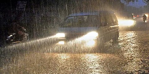 வானிலை முன்னறிவிப்பு: தமிழகத்தில் பரவலாக இரு நாள்களுக்கு அதிகனமழை நீடிக்கும்!