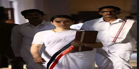 ஜெயலலிதாவை நினைவுகூர்ந்த கங்கனா: ’தலைவி’ படத்தின் புதிய புகைப்படங்கள்!