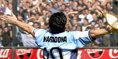 இத்தாலியின் புகழ்பெற்ற நாபோலி மைதானத்திற்கு மரடோனாவின் பெயர் !