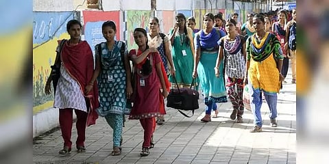 தமிழகத்தில் நாளை கல்லூரிகள் திறப்பு: விருப்பமிருந்தால் மட்டும் நேரில் பங்கேற்கலாம்..!