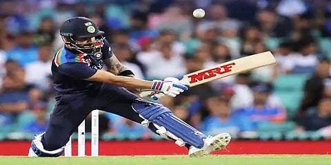 இது கோலி தானா இல்லை டிவில்லியர்ஸா? ஸ்கூப் ஷாட் ஆடி அசத்தல்!