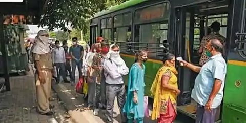 பேருந்துகளில் 100 சதவீத இருக்கைகளை பயன்படுத்த தமிழக அரசு அனுமதி