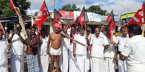 டெல்லி விவசாயிகளுக்கு ஆதரவாக புதுக்கோட்டையில் ஏர் கலப்பை போராட்டம்