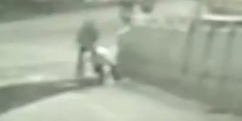 பள்ளத்தால் முதியவர் உயிரிழந்தாரா? மாரடைப்பா? வெளியானது சிசிடிவி காட்சி!