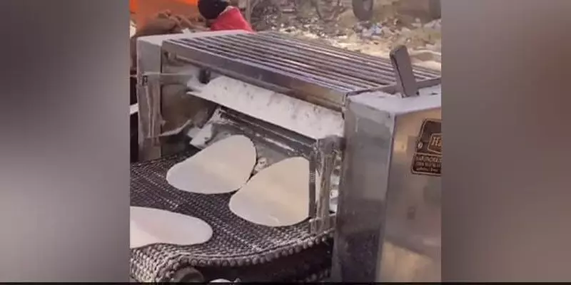 1 மணி நேரத்தில் 2,000 சப்பாத்திகள்: போராடும் விவசாயிகளுக்கு உதவும் தானியங்கி இயந்திரம்!