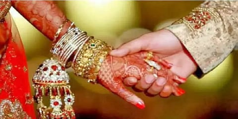 புதுமாப்பிள்ளை திடீர் மரணம்; புதுமணப்பெண் உட்பட ஒரே குடும்பத்தின் 8 பேருக்கு கொரோனா உறுதி!