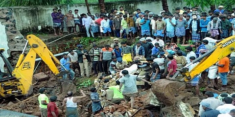 17 பேர் உயிரிழக்க காரணமான சுற்றுச்சுவர்: பட்டியலினத்தோர் ஆணையம் நோட்டீஸ்