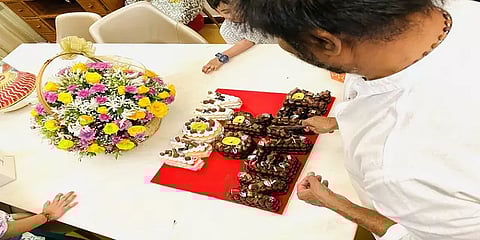 “இப்போ இல்லைனா எப்பவும் இல்ல”கேக் வெட்டி பிறந்தநாள் கொண்டாடிய ரஜினி