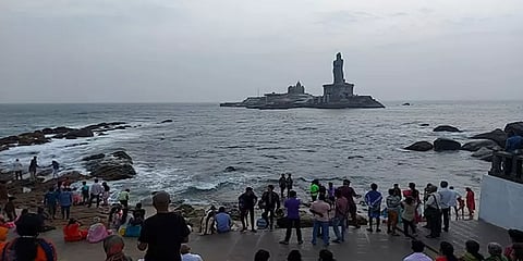 ஊரடங்கு தளர்வு: கன்னியாகுமரி கடற்பகுதிக்கு படையெடுக்கும் சுற்றுலா பயணிகள்