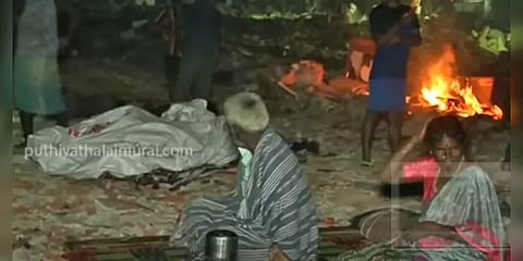 சத்தியவாணி முத்து நகரை விட்டுச் செல்லாமல் வீதிகளில் தஞ்சம் அடைந்த மக்கள்!