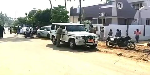 காவலர் வீட்டில் கைவரிசை காட்டிய மர்ம நபர்: 85 பவுன் நகை கொள்ளை