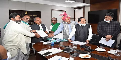 டெல்லி போராட்டத்துக்கு எதிராக வியூகம்: 3 சட்டங்களுக்கு 'ஆதரவு' திரட்டும் மத்திய அரசு!