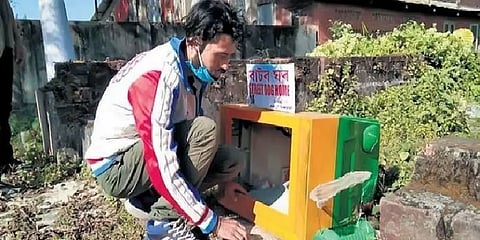 தெருநாய்களுக்கு வீடாகும் பழைய டிவி பெட்டிகள் - அசத்தும் அசாம் இளைஞர்!