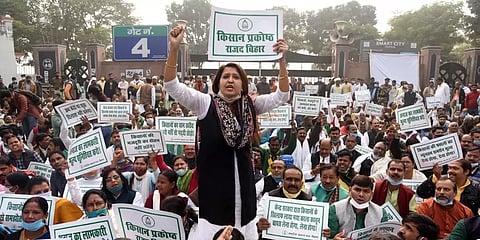 "பக்கபலமாக மட்டுமல்ல, களத்திலும் நிற்போம்!" - டெல்லி போராட்டத்தில் பெண் விவசாயிகள்