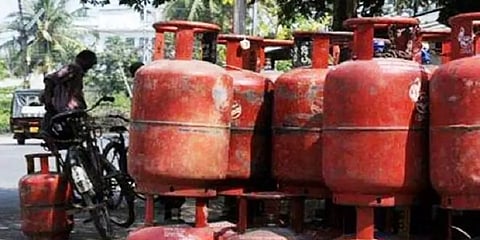 சென்னை: சமையல் எரிவாயு சிலிண்டர் விலை மீண்டும் ரூ.50 உயர்வு!