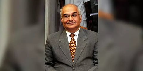 மெரினாவில் தள்ளுவண்டி கடைகள் ஒதுக்கீடு விவகாரம்... ஓய்வுபெற்ற நீதிபதி நியமனம்