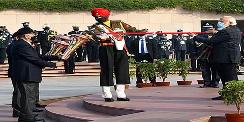 இந்தியா - பாக். போரின் பொன்விழா: வெற்றி ஜோதியை ஏற்றினார் பிரதமர் மோடி!