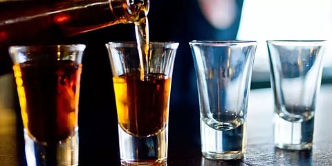 2016-ம் ஆண்டிலேயே விற்பனைக்குத் தடை... ஆனால், பீகாரில்தான் குடிப்பழக்கம் அதிகம்!