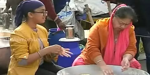 ''சரித்திரத்தில் பங்கேற்க வந்தேன்'' - விவசாயிகள் போராட்டத்தில் கலந்துகொண்ட 14 வயது சிறுமி