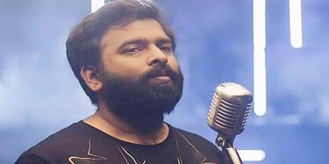 எதிர்பார்ப்பை எகிறவைக்கும் ’அந்தாதூன்’ தமிழ் ரீமேக்: படக்குழுவில் இணைந்த சந்தோஷ் நாராயணன்!